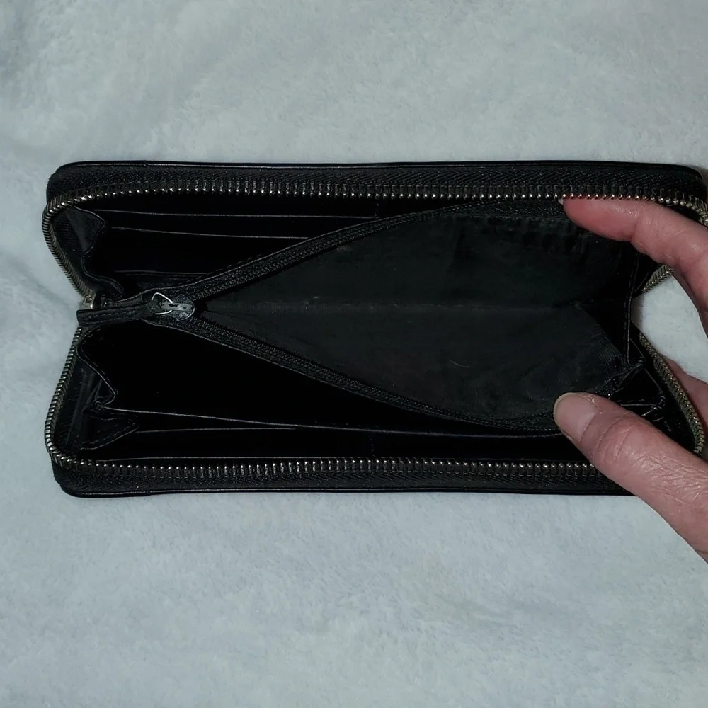 Gucci Zip Around Long Wallet